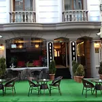 Salinas Hotel *
