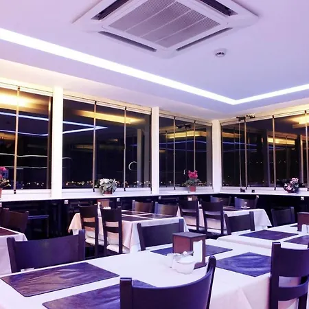 Salinas Hotel *