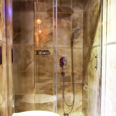 Hotel Salinas *